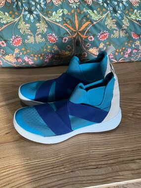 Vans Ultra range gore Women’s size 9